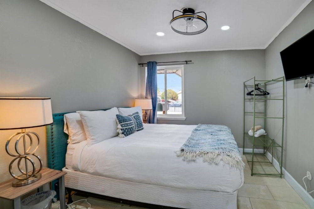 Las Vegas Retreat - 5 Mins From The Strip Home Image 14