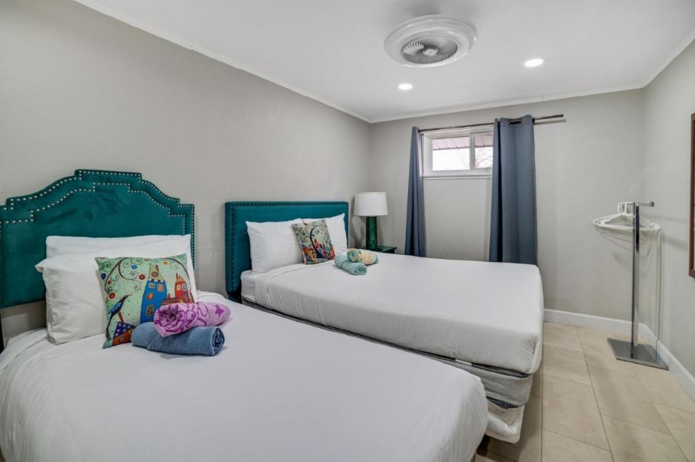 Las Vegas Retreat - 5 Mins From The Strip Home Image 16