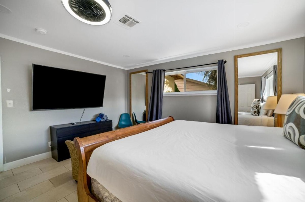Las Vegas Retreat - 5 Mins From The Strip Home Image 20