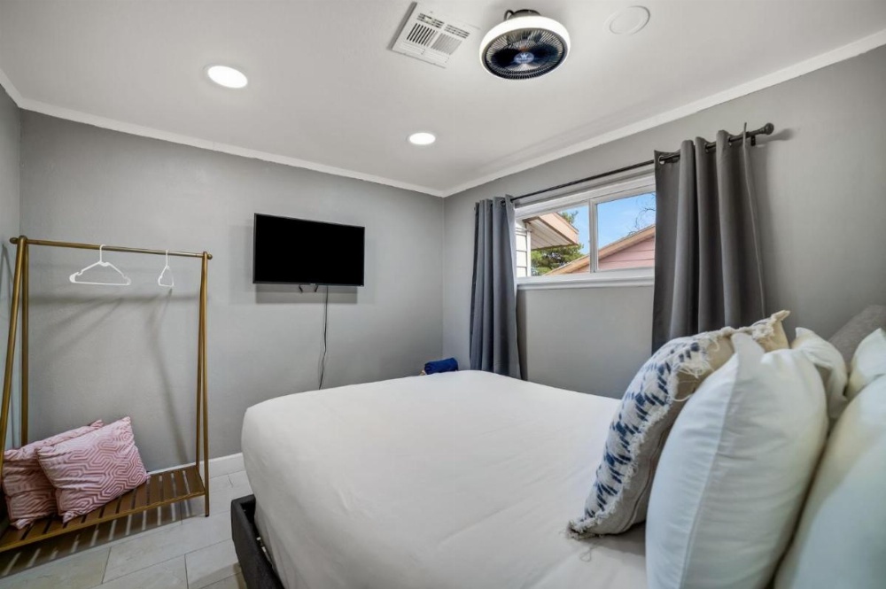 Las Vegas Retreat - 5 Mins From The Strip Home Image 23